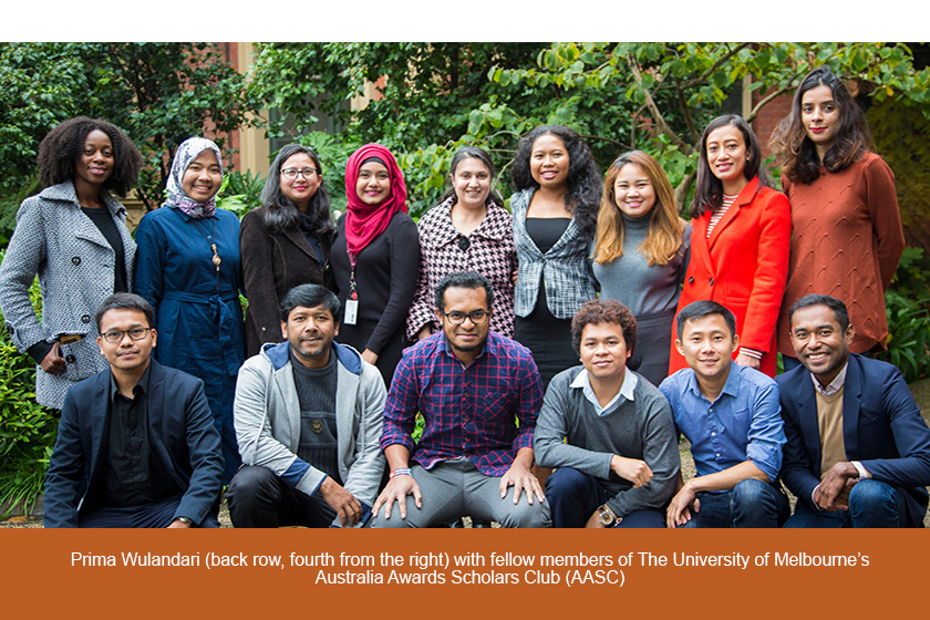 Prima Wulandari poses with fellow members of Australia Awards Scholars Club (AASC)